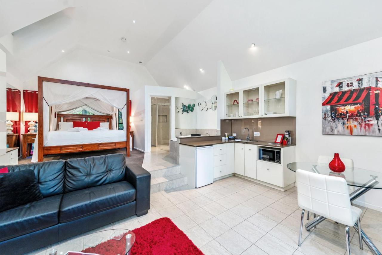 Chalet On Gallery Walk - King Bed, Spa, Fireplace, Wifi & Netflix, Linger A While Mount Tamborine Bagian luar foto