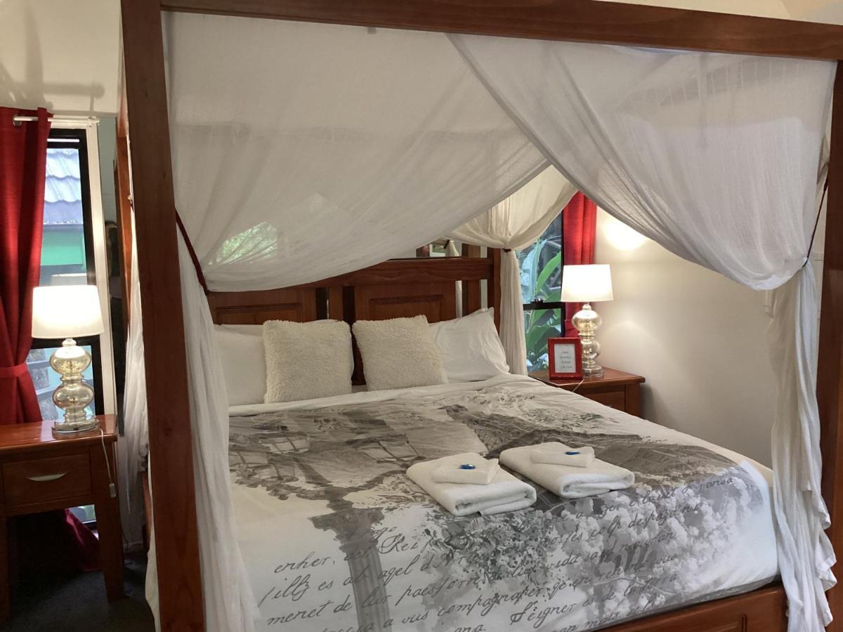 Chalet On Gallery Walk - King Bed, Spa, Fireplace, Wifi & Netflix, Linger A While Mount Tamborine Bagian luar foto
